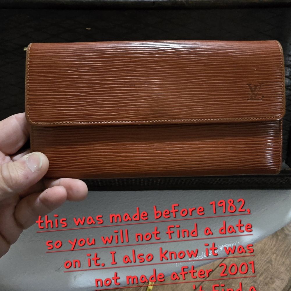 Louis Vuitton Vibrant Brown Epi Sarah Long Wallet, Vintage.